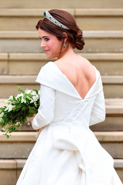 принцесса Евгения в белом свадебном платье с открытой спиной