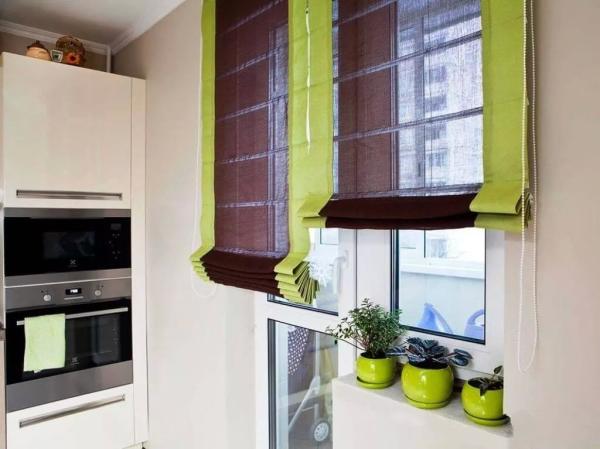 Шторы на кухню с балконной дверью: современный дизайн, красивые фото-идеи