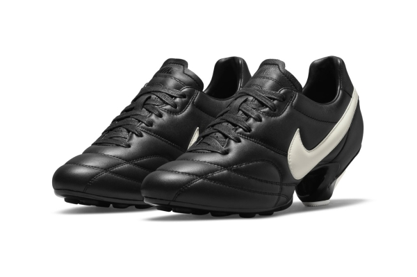 Comme des Garçons и Nike представили футбольные кроссовки на каблуке