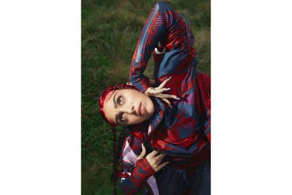 Цветочные принты и Лурдес Леон: вышла кампания новой коллекции adidas by Stella McCartney