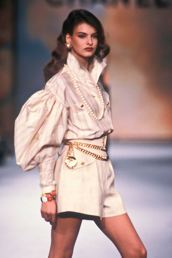 Этот модный аксессуар 90-х был введен в моду Дженнифер Лопес и теперь снова набирает популярность