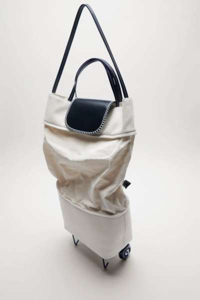 Объемная белая сумка на колесиках от Zara