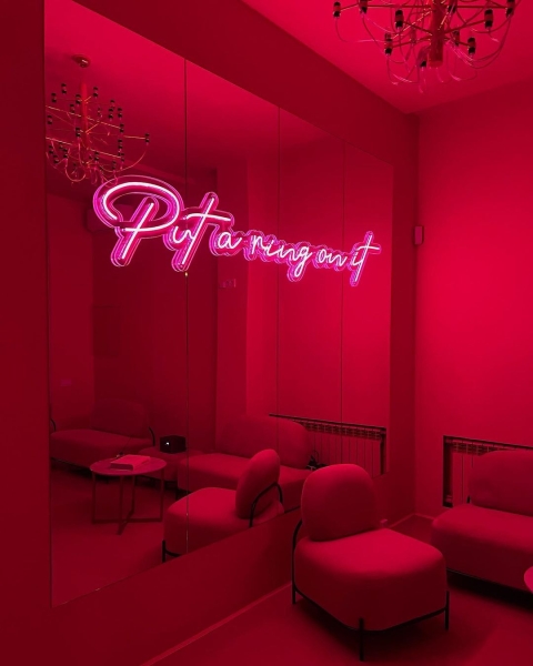 El Piercing Jewelry открыл полностью розовый шоурум в Санкт-Петербурге