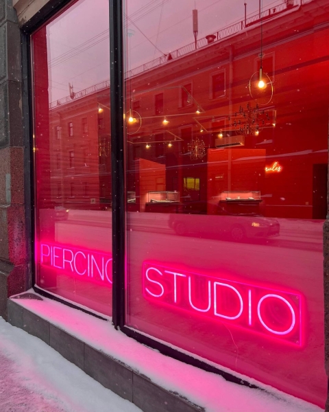 El Piercing Jewelry открыл полностью розовый шоурум в Санкт-Петербурге