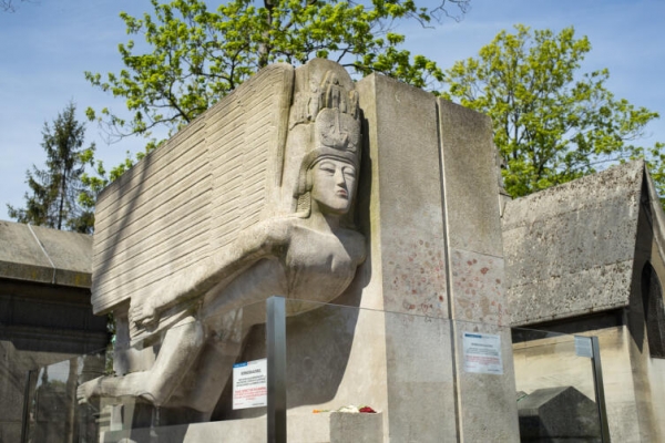 Памятник Оскару Уайльду на Пер-Лашез