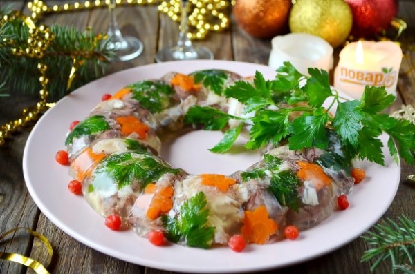 Новогодняя ностальгия! 7 блюд, которые не покидают новогодний стол с советских времен
