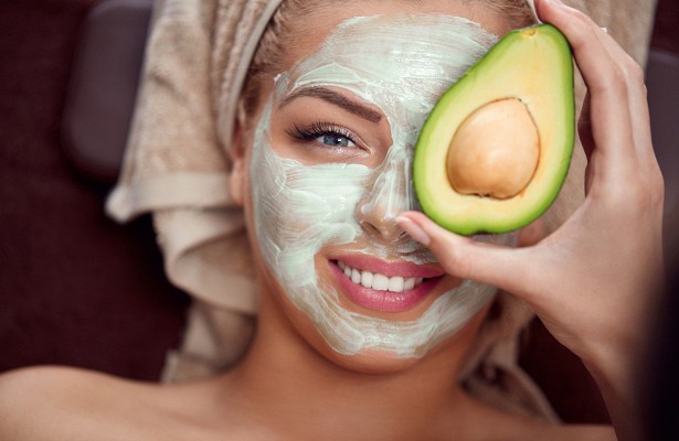 Уход дорогой женщины: как авокадо из супермаркета сделает вашу кожу увлажненной и сияющей