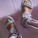 Тренд лета в бохо-стиле: плетеные сандалии в создании стильных образов