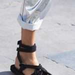 Тренд лета в бохо-стиле: плетеные сандалии в создании стильных образов