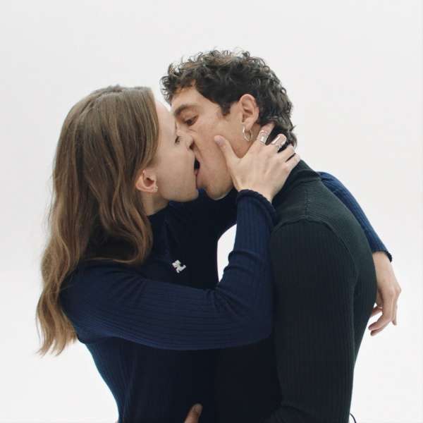 Николя Ди Феличе снял фильм о поцелуях в своей первой кампании для Courrèges