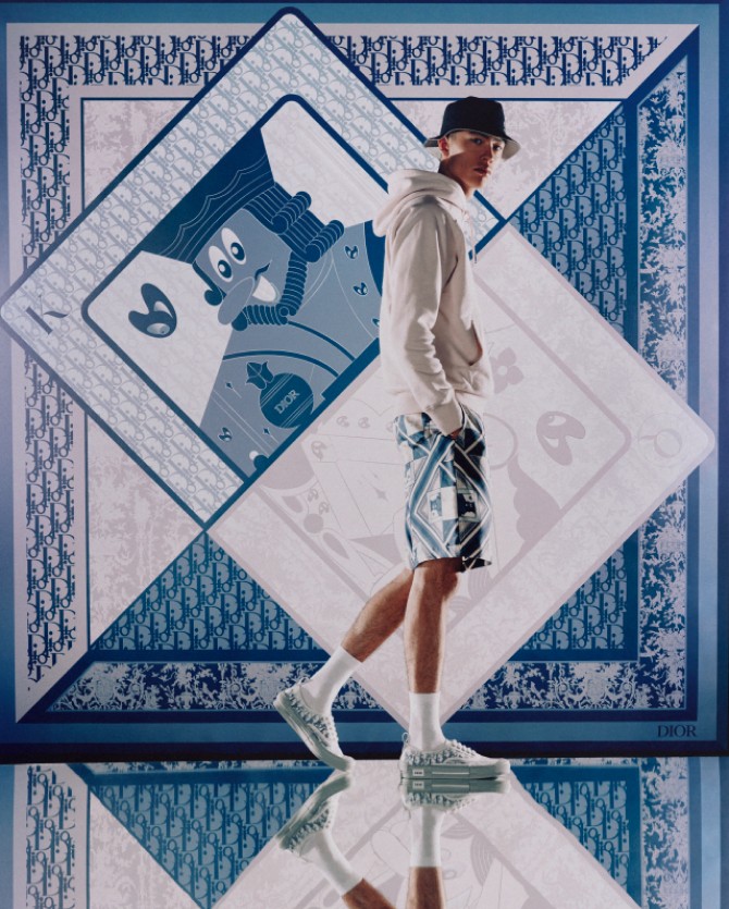 Художник Кенни Шарф сделал для Dior капсулу, вдохновленную карточными играми