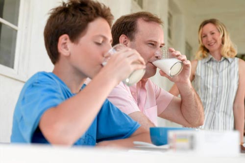 Стоит ли вам перейти на безлактозное молоко?