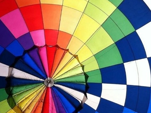 Энергетика и значение цветов: как использовать их силу себе во благо