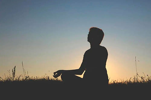 Медитация может сохранить молодость мозга